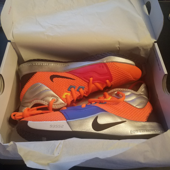 PG3 NASA - Nike - New in box -Kids, Womans, Mens - Picture 1 of 6